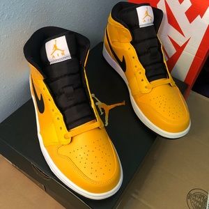 Air Jordan 1 Mid University Gold/Black-White